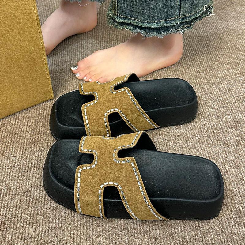 Korean Version of Seaside Beach Sandals Fashion One-word Women's Outer Wear 2025 New Summer Casual High-end Slippers