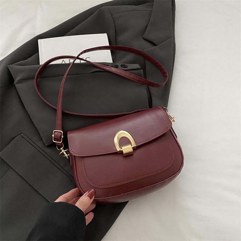 

2025 ранняя весна взрыв корейская версия повседневная универсальная сумка-седло модная персонализированная для поездок на работу высококачественная текстура сумка-мессенджер женская