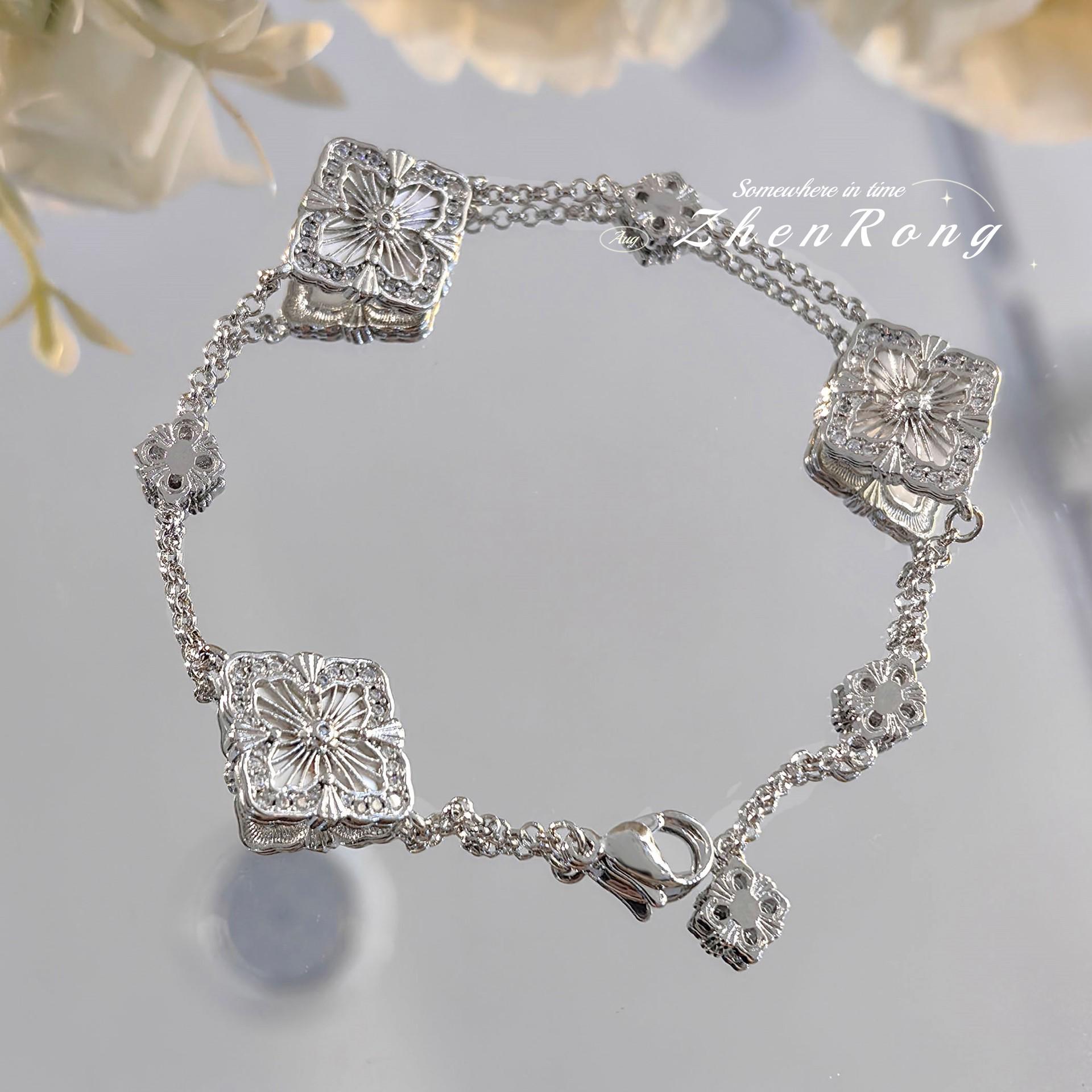 

Italian Retro Bratti White Mother-of-Pearl Four-Leaf Clover Bracelet with Lace and Diamond Inlays