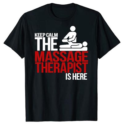 Nova Camiseta Engraçada Mantenha a Calma O Massoterapeuta Chegou Streetwear Masculino Verão Harajuku Manga Curta Gola O Camiseta Preta