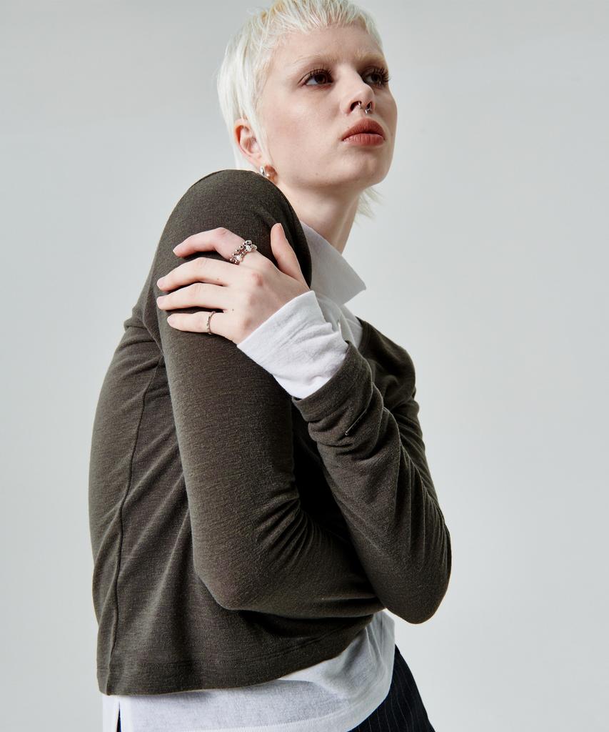 Leoninghai Layered Turtleneck Top [Khaki White]