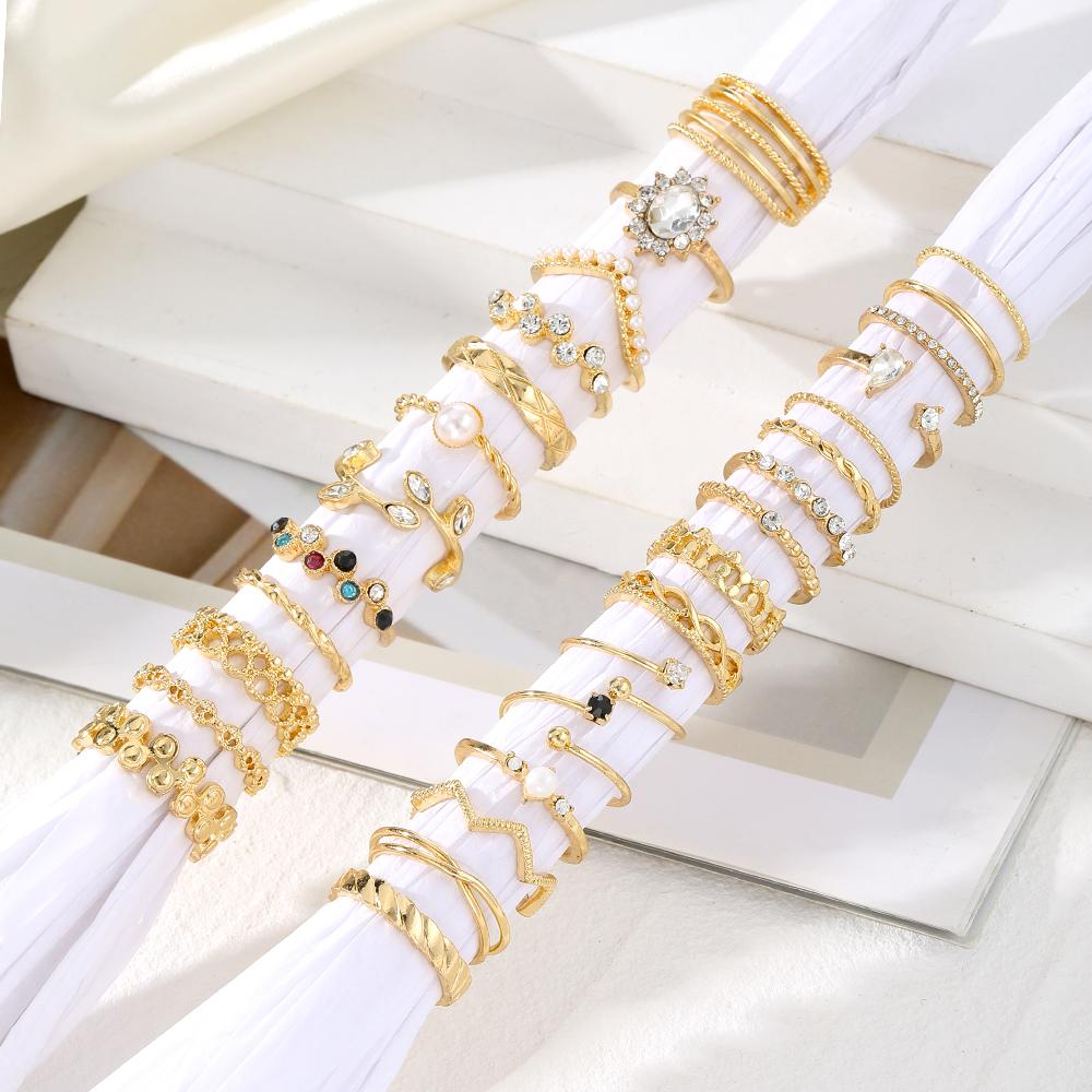 28-częściowy zestaw Zestaw pierścionków Szlachetny urok Temperament Luksusowe perły Diamenty Hollow Out Party Wszechstronne, nadające się do noszenia akcesoria ślubne