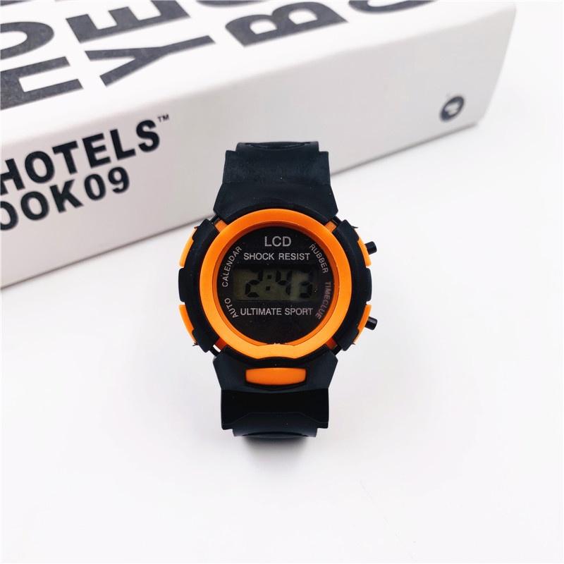 And Lightweight Comfortable Childrens Watch Round Dial Shape With Plastic Material Case