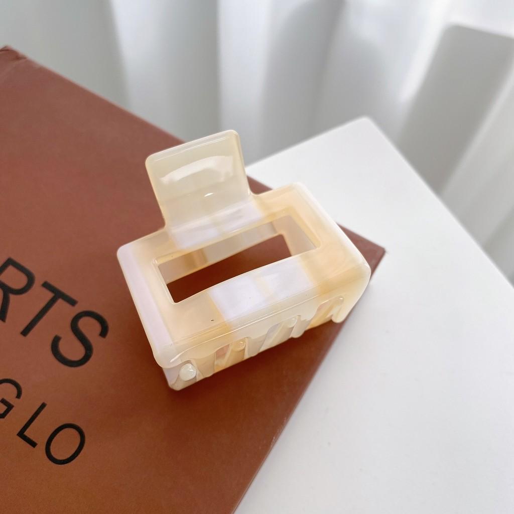 Elegant Handcrafted Gradient Color Small Hair Claw Clip For Women With Vintage Style