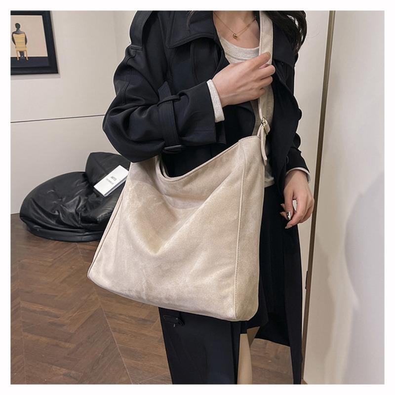 Vintage Versatile Commuter Tote Bag Women's Large Capacity Underarm Bag Suede Shoulder Bag Handbag