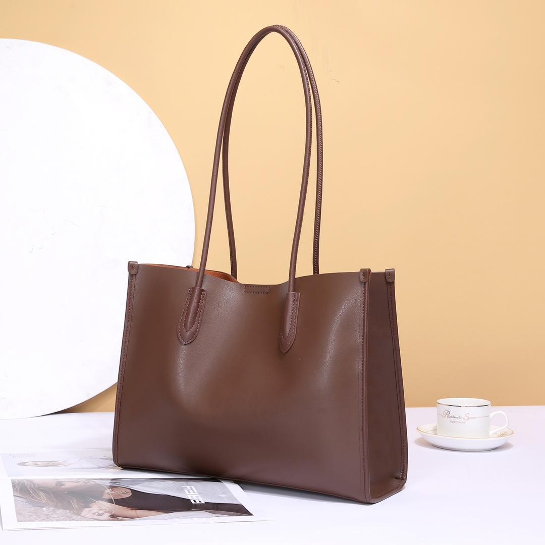 

Женские сумки из натуральной кожи, нишевая сумка-тоут из мягкой кожи, новинка 2025 года, универсальная, с высоким чувством стиля, вместительная сумка из коровьей кожи на плечо, большая сумка length 33.5 * width 10 * height 25cm темно-коричневого