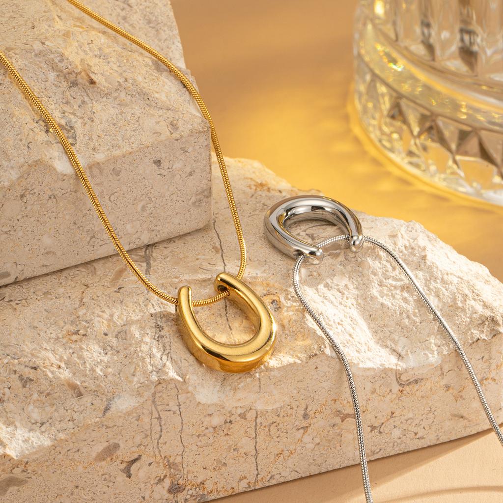 New Ins Style Personalized Horseshoe Pendant Stainless Steel Necklace Women'S All-Match High-Grade U-Shaped Necklace