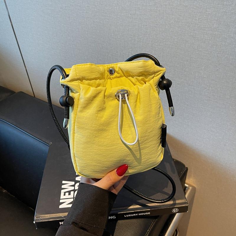 Stylish and simple small cloth bag women's 2025 new trendy ins walking mobile phone bag Japanese lightweight shoulder messenger bag
