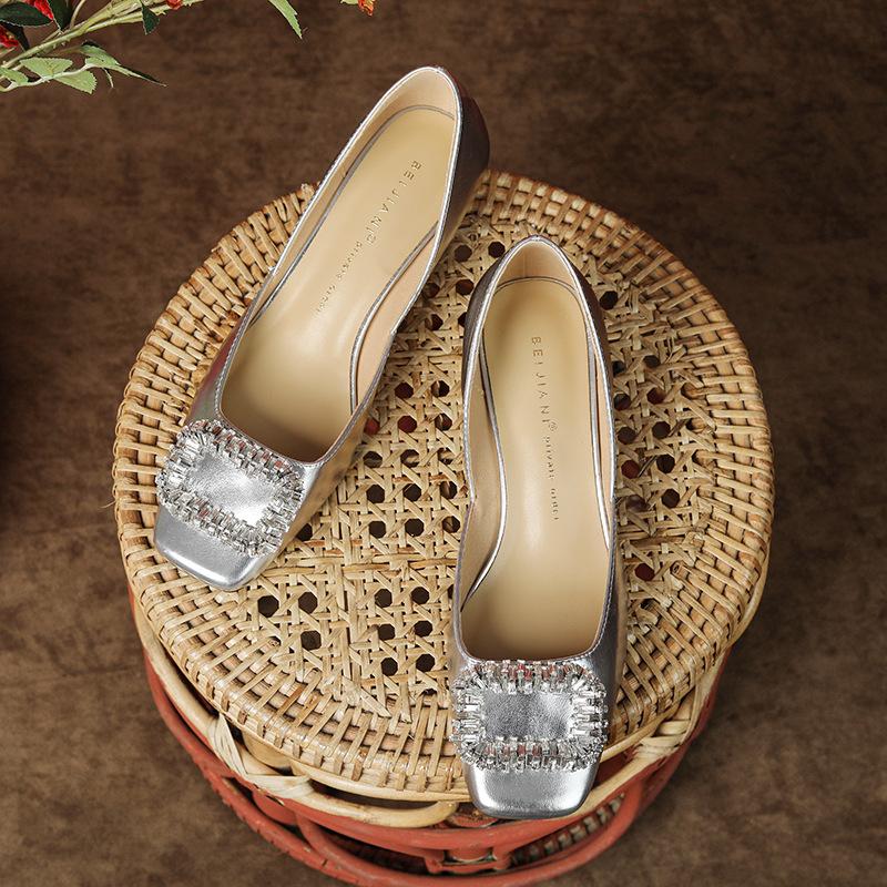 

Кристальная квадратная пряжка лакированная кожа туфли на высоком каблуке женские квадратный носок толстый каблук средний каблук одинарные туфли нишевый дизайн темперамент весна 39 серебряный