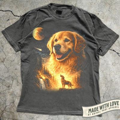 Vintage Golden Retriever Full Moon Shirt Howling To the Moon Animal Tee Funny Unisex T-Shirt