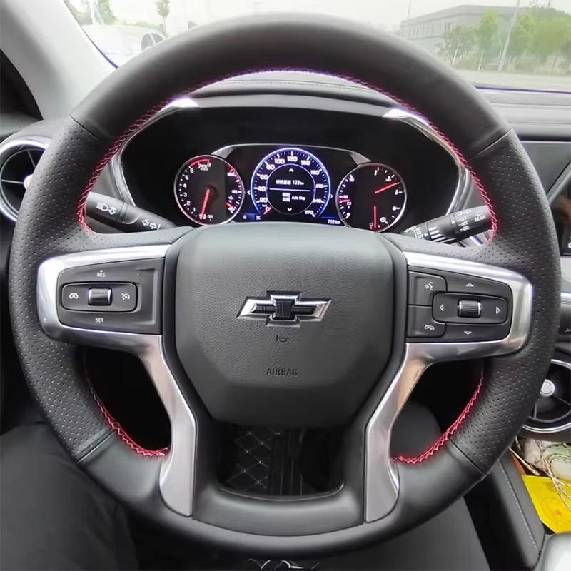 

Hand-stitched Carbon Fiber Genuine Leather Car Steering Wheel Cover For Chevrolet Blazer Silverado 3500HD Suburban 2020-2023