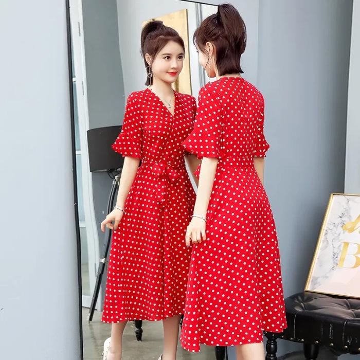 Polka dot dress women's summer new waist and thin V-neck fairy dress super fairy sweet long skirt