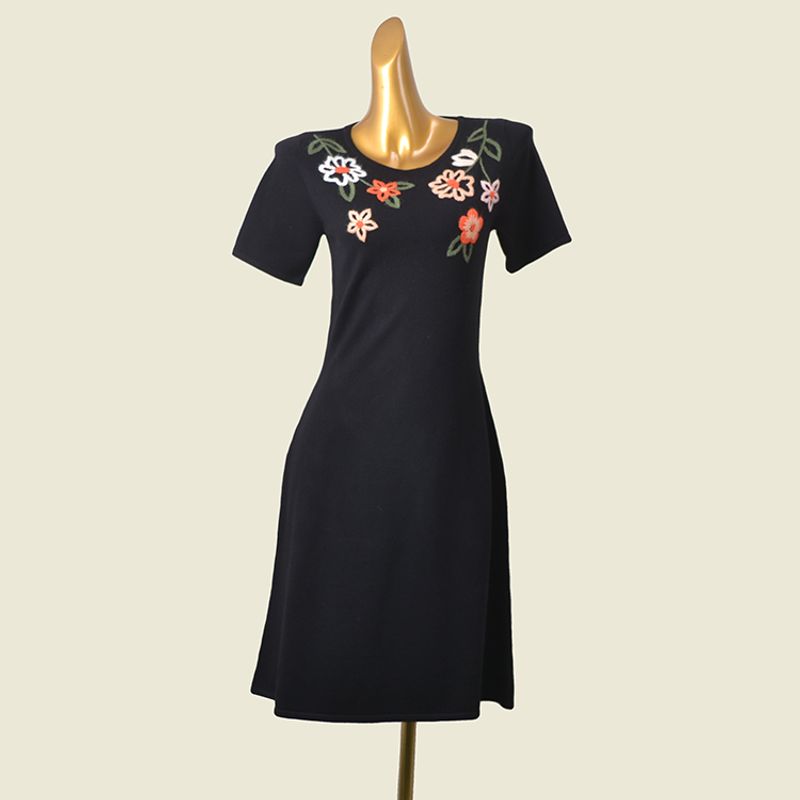 

French Pastoral Style Florals Embroider A- line Skirt Fashion Style Waist-Tight round Neck Elegant Base Knitting Dress Black M
