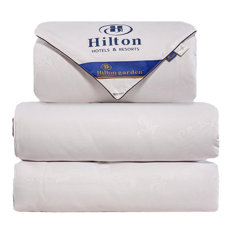 Hilton Seide-Baumwolle Steppdecke Geschenkbox - Ganzjahres-Komfortdecke für B&Bs