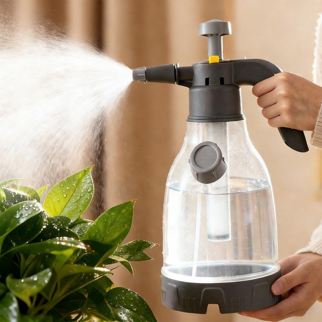 Garden sprayer, 3 liter manual pressure sprayer with 360 degrees rotatable nozzle and side opening for filling the liquid, for cleaning th