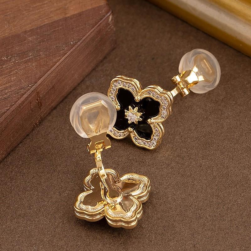 Elegant Zircon-Embellished Clover Stud Earrings Women Non-Pierced Minimalist Luxury Ear Cuffs Gold Tone