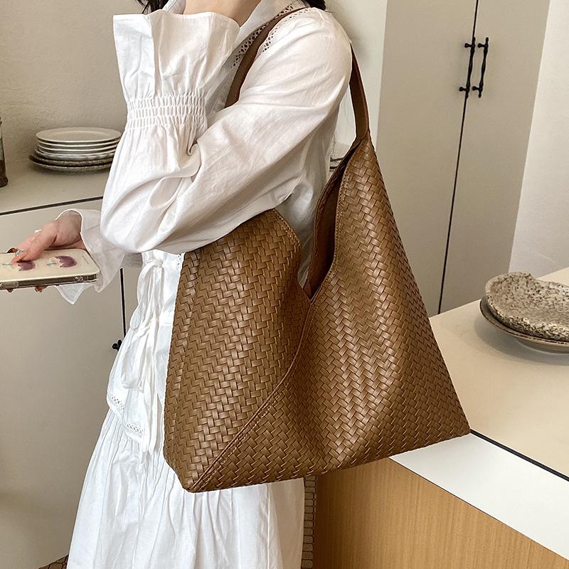Retro Style Large Capacity Women's Woven Tote Bag - Casual, Versatile Shoulder Underarm Bag