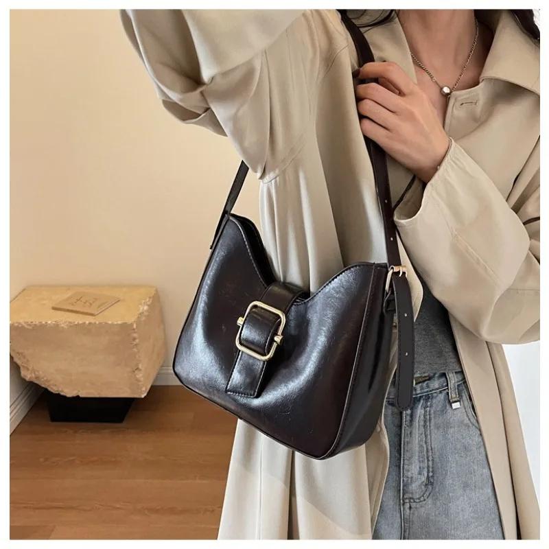 Large Capacity Monochromatic Shoulder Bag for Women Feminine Armpit Bag Simple and Casual Retro Fashion New