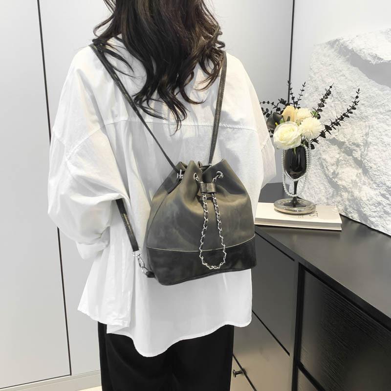 Niche Design Chain Backpack for Women Beautiful Casual Bucket Bag for Women New Style Travel Backpack