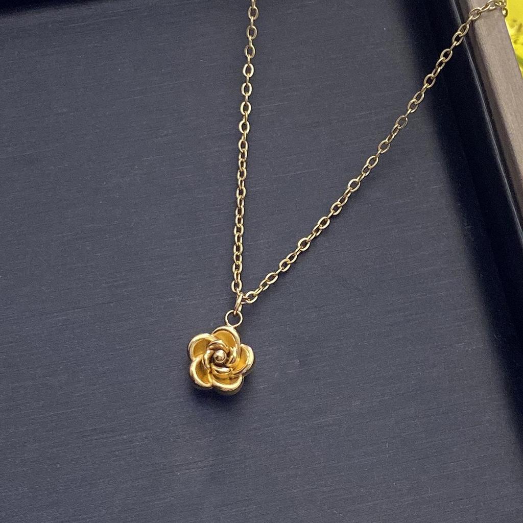 Titanium Steel Retro Golden Rose Camellia Pendant Necklace for Women - Niche Design, Fade-Resistant