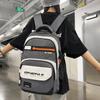 Großer, leichter Schulranzen für Mittelschüler mit großem Fassungsvermögen und Farbblock-Design für Herren