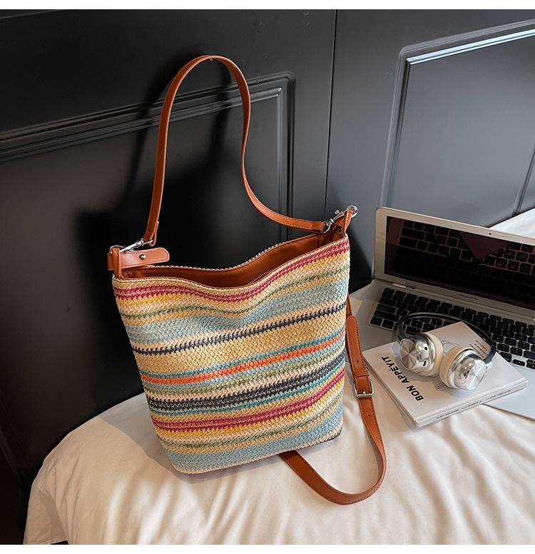 

Цветная полосатая плетеная сумка, соломенная сумка в отпускном стиле, повседневная, модная контрастная цветная сумка через плечо, новая женская сумка большой вместимости