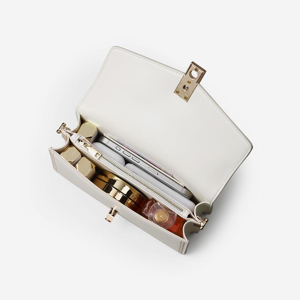 New Leather Women's Bag, Messenger Bag, High-end Chain, Single Shoulder, Simple Underarm Envelope, Commuter Small Square Bag.