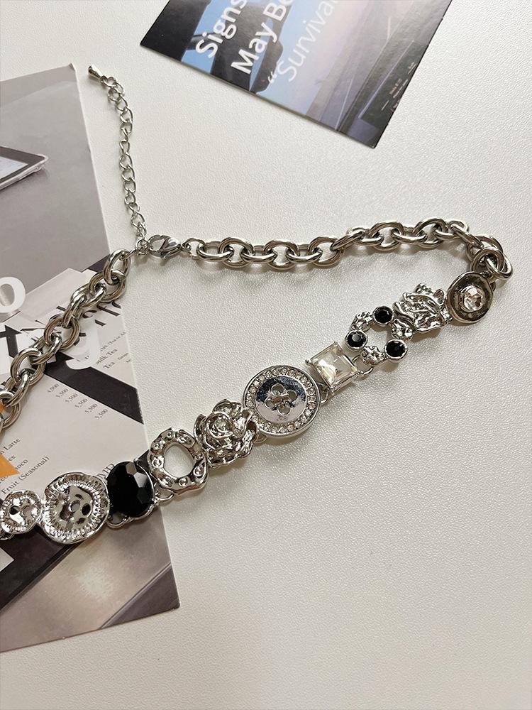Y2K Style White Button Necklace – Retro, High-End Clavicle Chain Choker