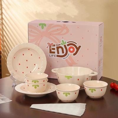 Wutuo Happy Berry 13-Piece Dinnerware Set