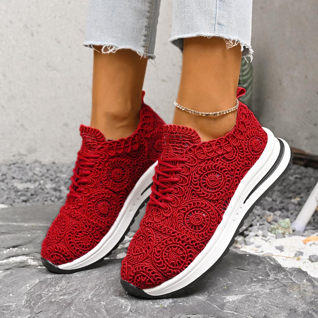Fashion 2025 New Women Sneakers Breathable Fashion Trainers Plus Size Women Sneakers Mesh Fabric Lace Up Women Shoes Zapatos De Mujer