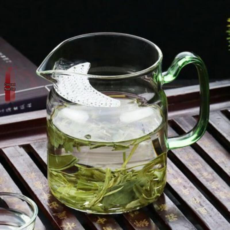 

Kung Fu Glass Fair Cup with Built-in Filter and Spout