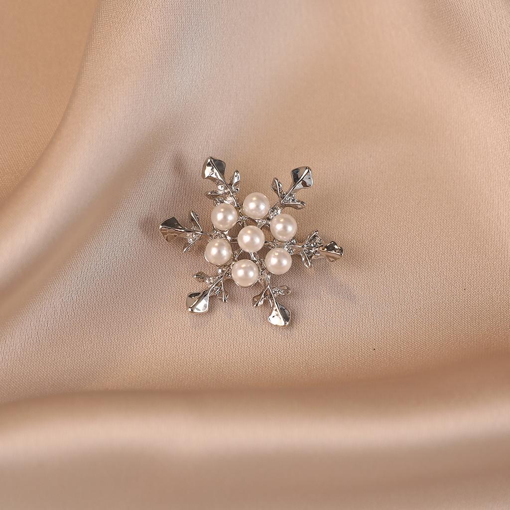 Snowflake Suit Brooch Accessories, Elegant Collar Pin, Anti-glare Brooch, High-end and Light Luxury Coat, Pearl Pin