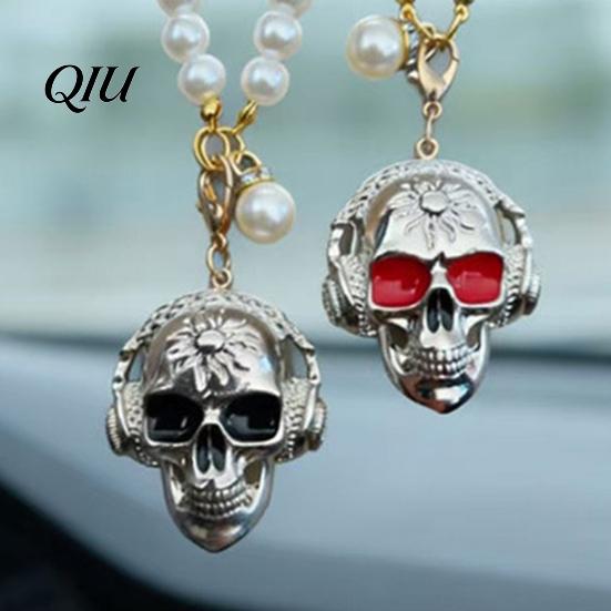 Spooky Vehicle Accessories Skull Car Hanging Ornament, Gothic Faux Pearl Chain Auto Rear Decorative Ornament for Cars View Mirror Charm, Funny