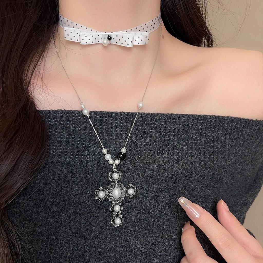 Vintage French Black & White Pearl Polka Dot Bow Necklace: Elegant & Versatile Long Sweater Chain for Women