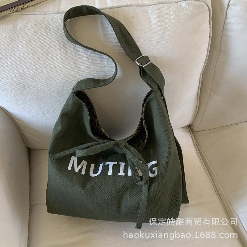 Canvas bag women's large capacity 2025 new autumn and winter niche shoulder messenger bag advanced sense student class tote bag