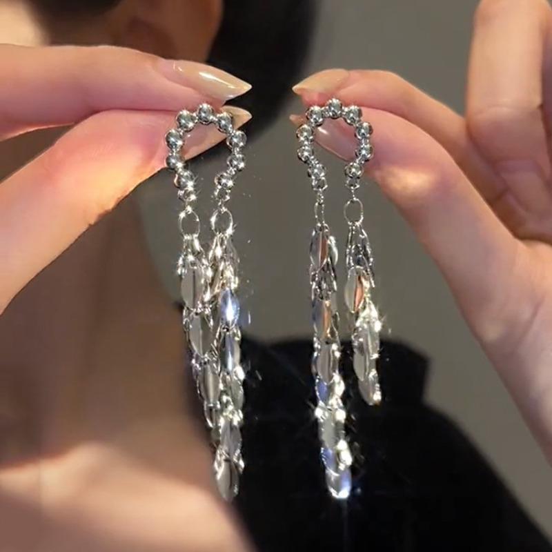 Tide Metal Fringed Earrings, High-end Temperament, Long Stud Earrings, Women's Exaggerated Earrings.