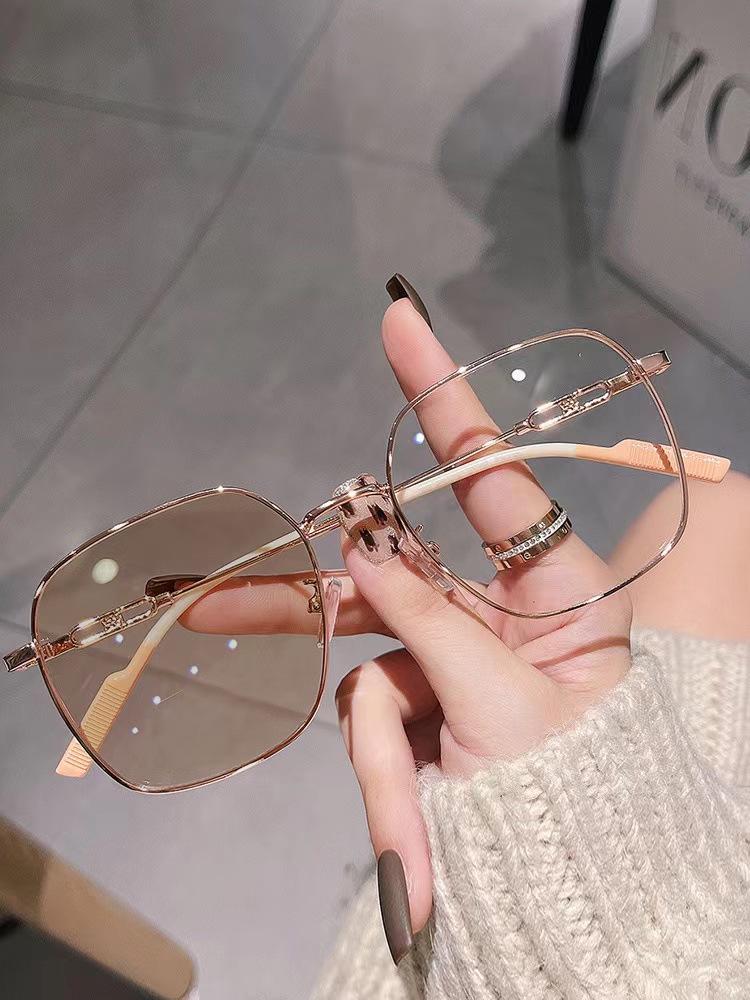 

Фотохромные очки для коррекции близорукости для студентов с большой оправой и защитой от синего света