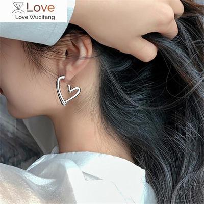 Güney Kore'nin Tasarım Anlayışı Kadınlar İçin İçi Boş Metal Kalp Şeklinde Küpeler Moda Mizaç Sıra Dışı Mücevher Hediyeleri