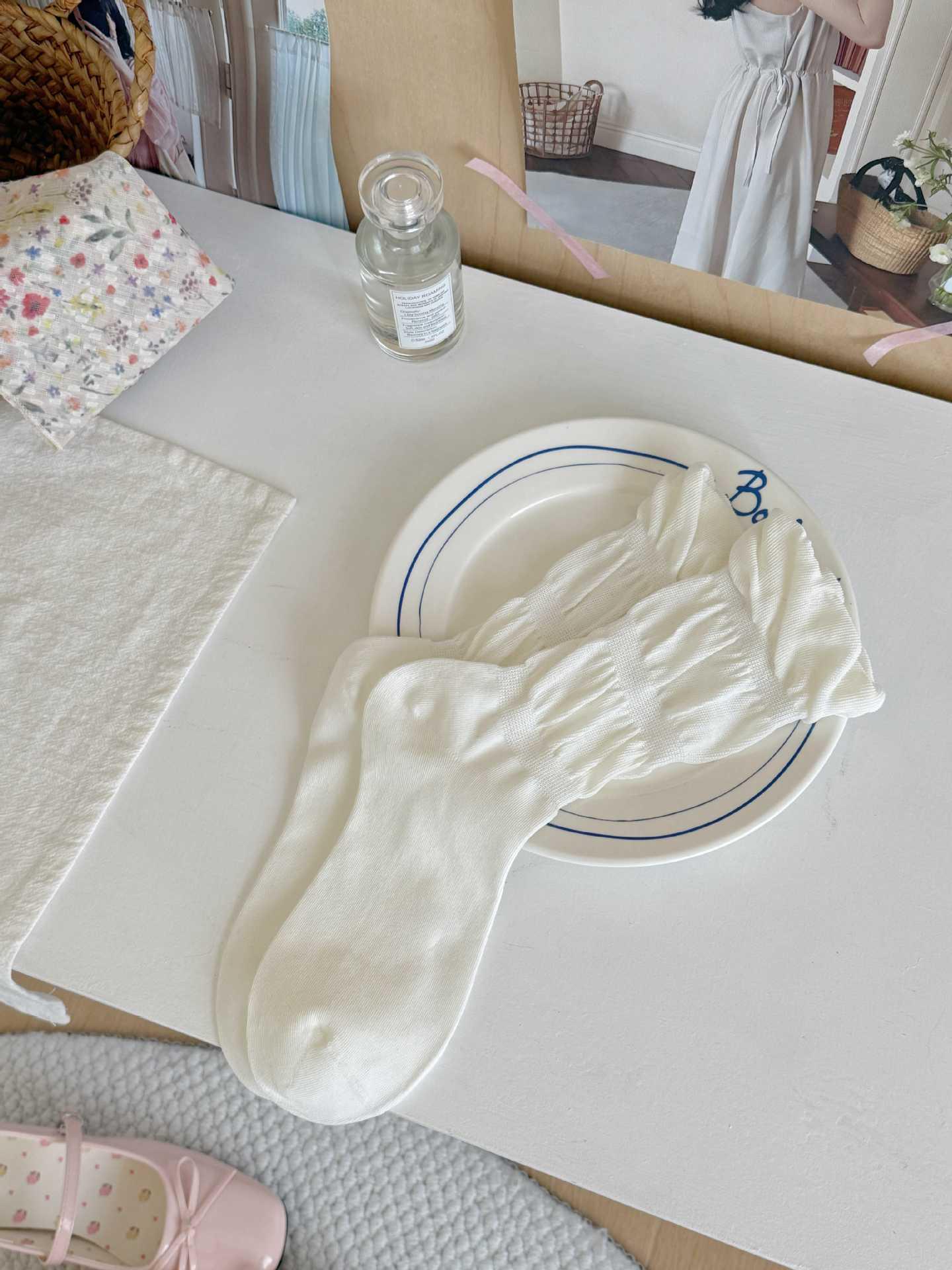 Women s Korean-Style Mid-Calf Slouch Socks - Geometric Rhombus Lace Pure Cotton (White) One Size