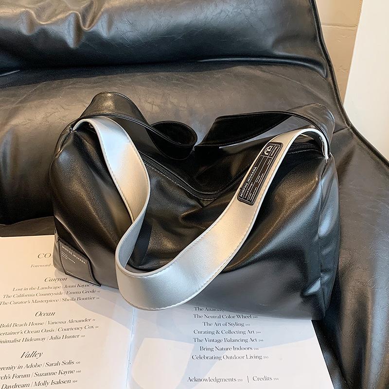 

Large-capacity bags, women s fashion new summer simple and versatile shoulder messenger bags, popular textured pillow bags this year чёрный