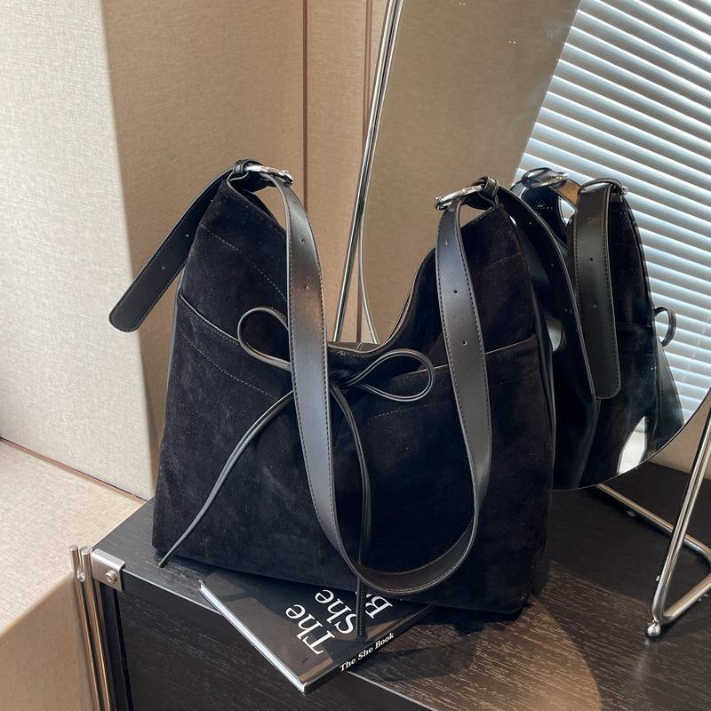 Frosted retro bag women's autumn and winter new large-capacity messenger casual versatile commuter tote bag
