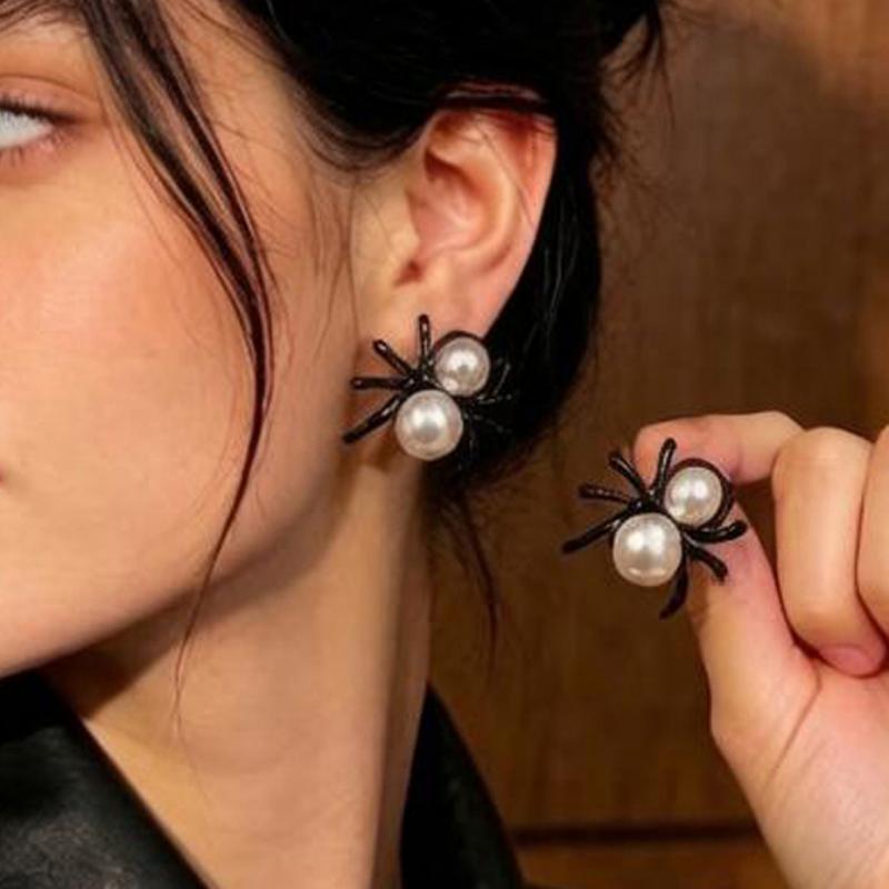 New Dark Retro Punk Earrings Women Exaggerated Pearl Animal Spider Stud Earrings New Halloween Party Accessories Jewelry Gifts