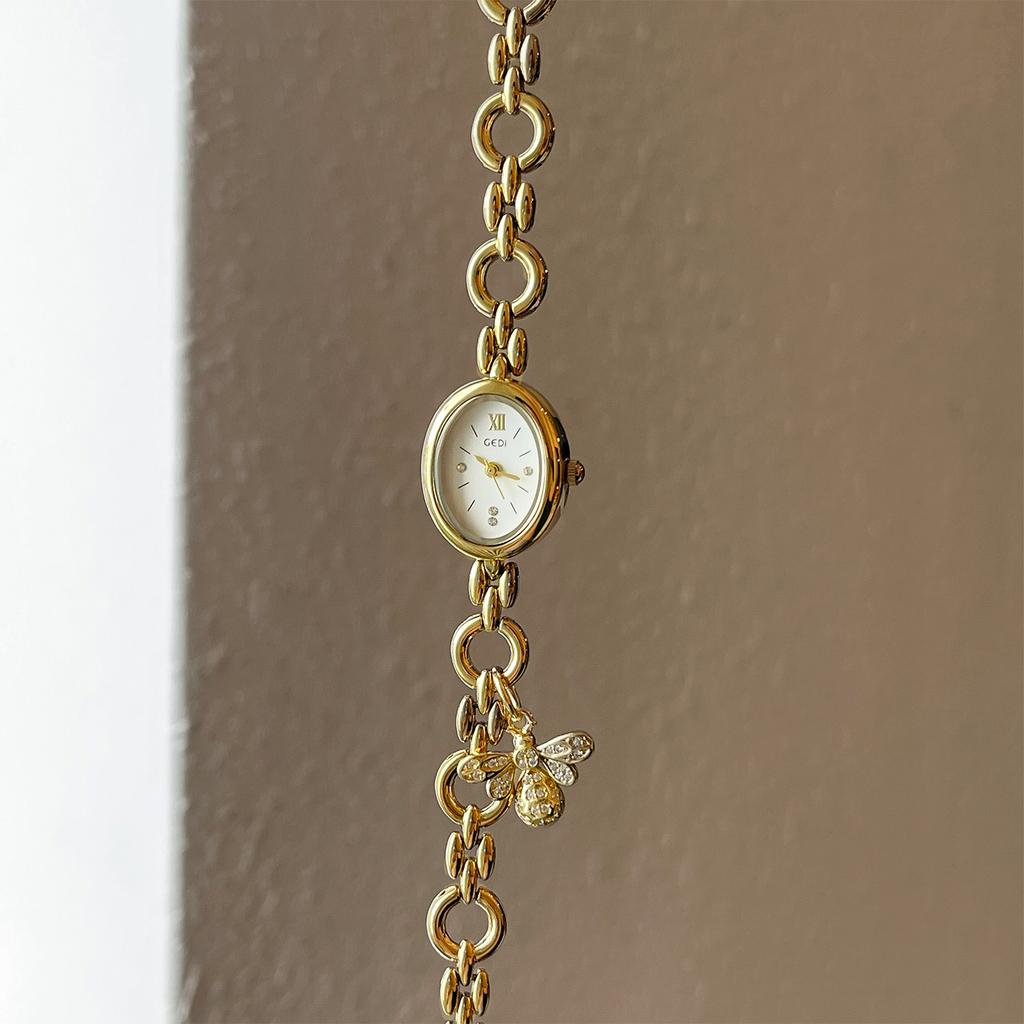 Retro Luxury Women's Watches with Bracelet-Style Pendant Fashionable High-Quality Women's Quartz Wristwatch Lightweight