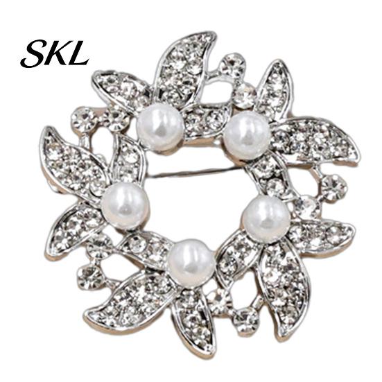 Secure Clasp Pin Brooch Pin, Faux Pearl Wreath Design Lapel with Rhinestones Inlaid, Electroplated Circular Flower Leaf Garland for Coats Shirts Bags