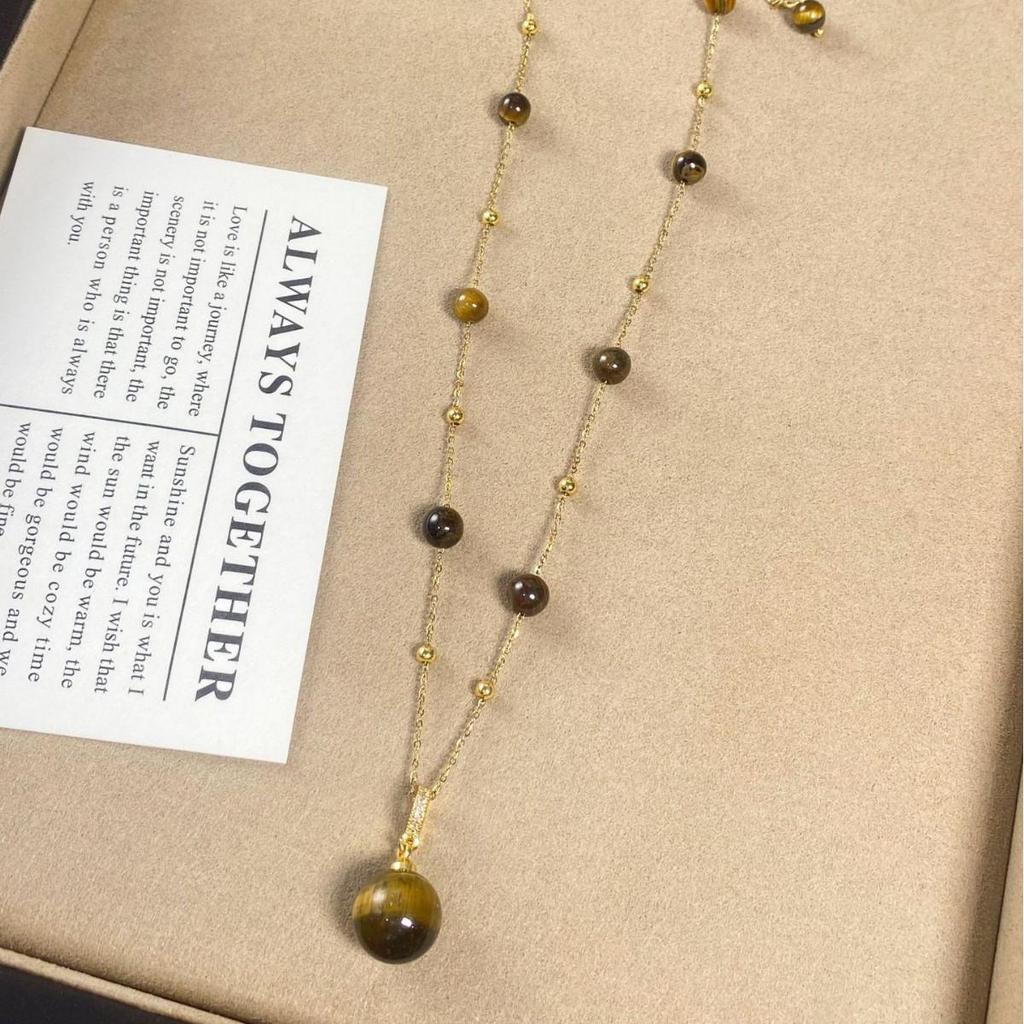 French Tiger's Eye Pendant Necklace for Women, Elegant and Exquisite, Light Luxury with a High-End Feel, Maillard Sweater and Collarbone Chain.
