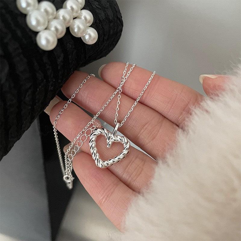 Japan and Korea Minimalist Love Necklace Femininity Niche Design Sense Hollow Heart Stainless Steel Clavicle Chain