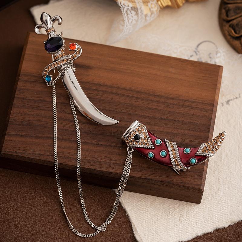 

Винтажные Женские Мужские Кристальные Антикварные Цепочки-Кинжалы Значки Мода Средний Дизайн Дворцовый Стиль Капельное Масло Броши Булавки Пряжки WHITE