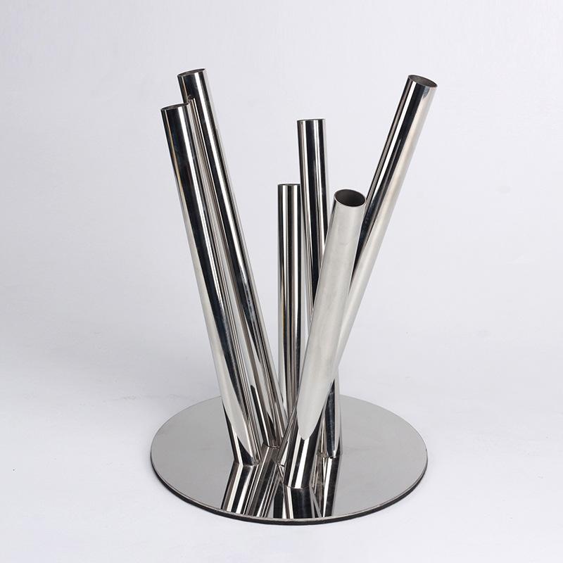 Einfache und leichte Luxus Metall V-förmige Röhre Blumenschmuck Modellzimmer Verkaufsabteilung Schlafzimmer Couchtisch Restaurant Künstlerische Vase