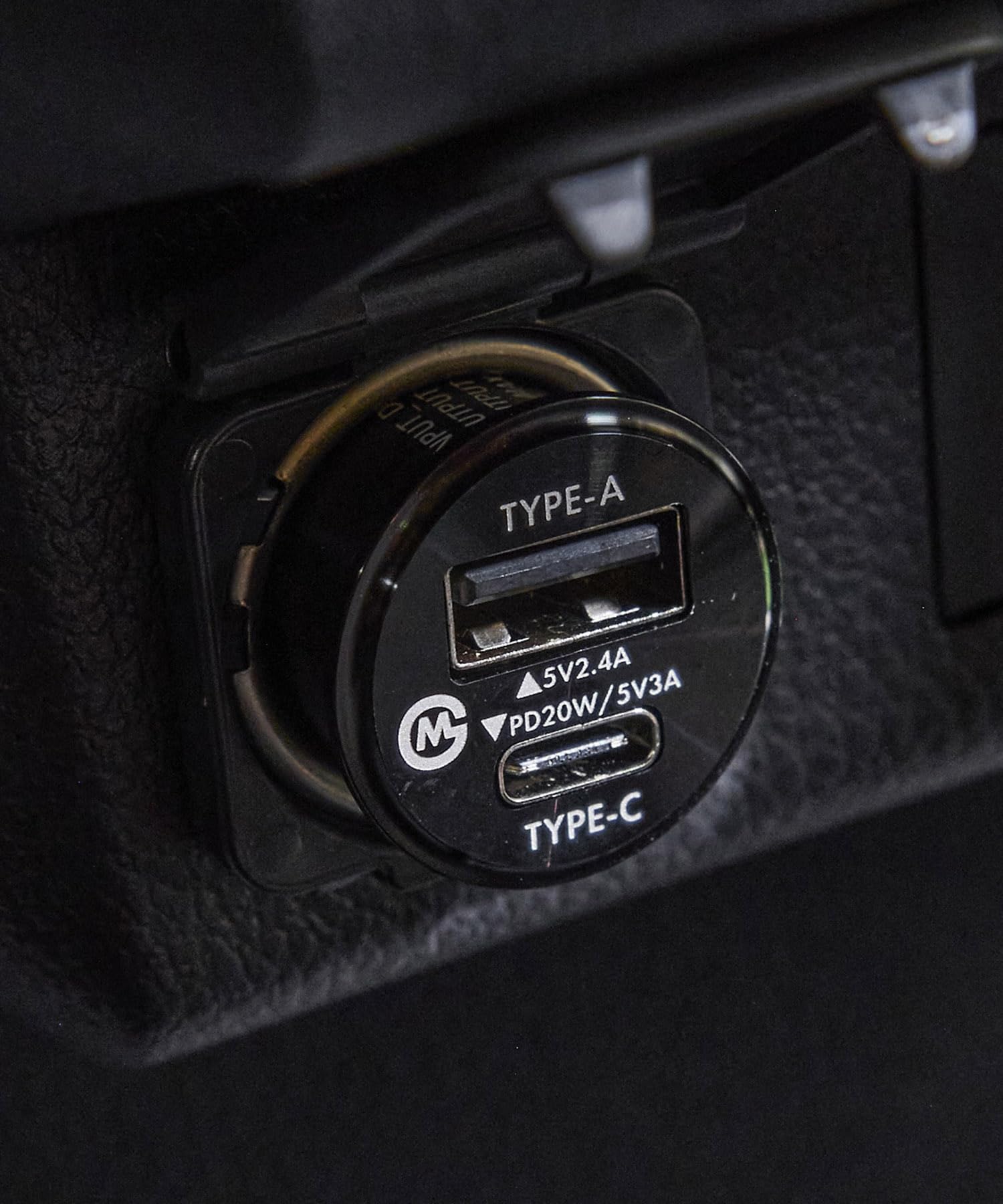 

GORDON MILLER Car Aluminum Socket, Type A/Type C DC Socket, Black, 1675815