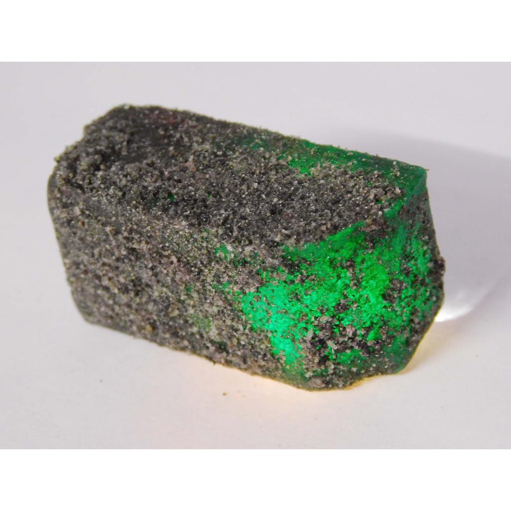 Natural Green Emerald Loose Gemstone Uncut Rough 44.56 ct for Lapidary and Gem Collections